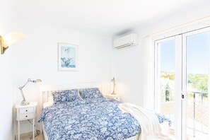 2 عدّة غرف نوم وواي فاي مجانًا وملاءات أسرّة