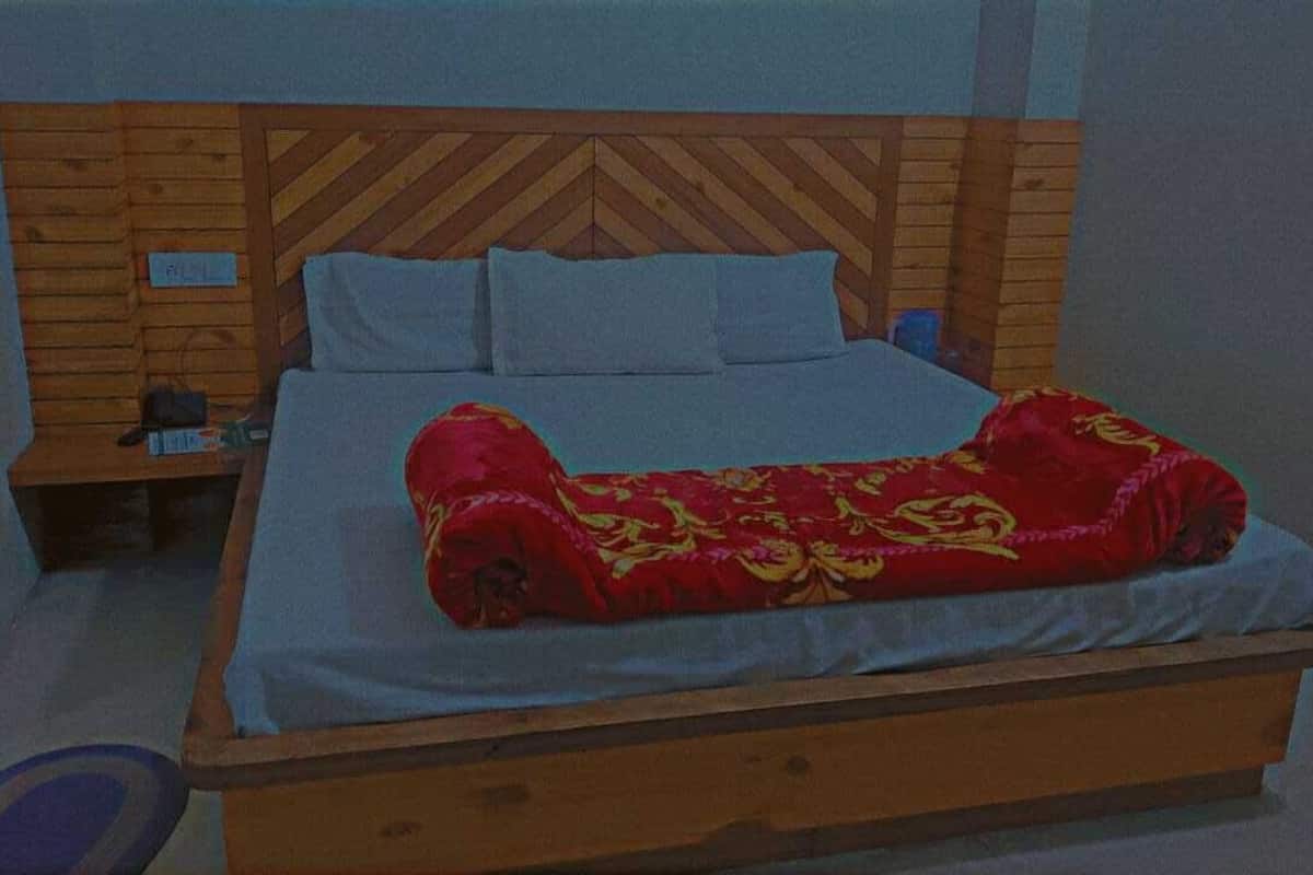 Deluxe Room | Iron/ironing board (on request), WiFi (free), individually decorated