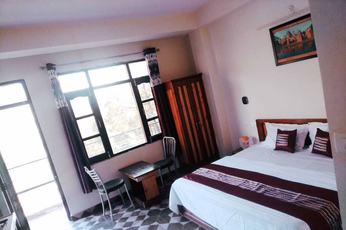 Family Room | Iron/ironing board (on request), WiFi (free), individually decorated