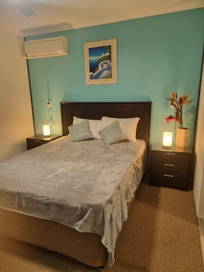 2 bedrooms, iron/ironing board, bed sheets