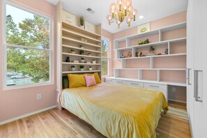4 bedrooms, desk, iron/ironing board, WiFi - Heading South: 5min->DT Rooftop+Urban Artsy Decor (Nashville)
