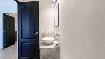 Jabón, shampoo, papel de baño