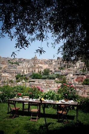 Free daily local cuisine breakfast - Casa Talia (Modica)