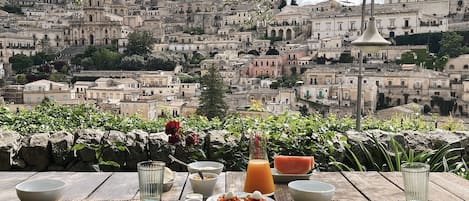 Colazione a base di specialità locali inclusa, servita tutte le mattine