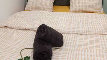 1 slaapkamer, een strijkplank/strijkijzer, reisbedje, gratis wifi