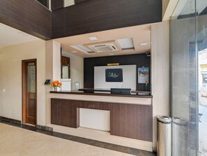 Reception - Collection O Hotel Chennai Palace (Chennai)