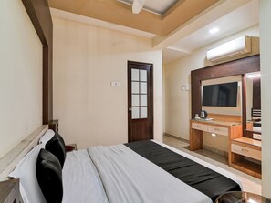 Classic Double or Twin Room - Collection O Hotel Chennai Palace (Chennai)