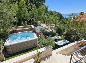 บ้านพัก (Three Bedroom Holiday Home) | ลานระเบียง/นอกชาน