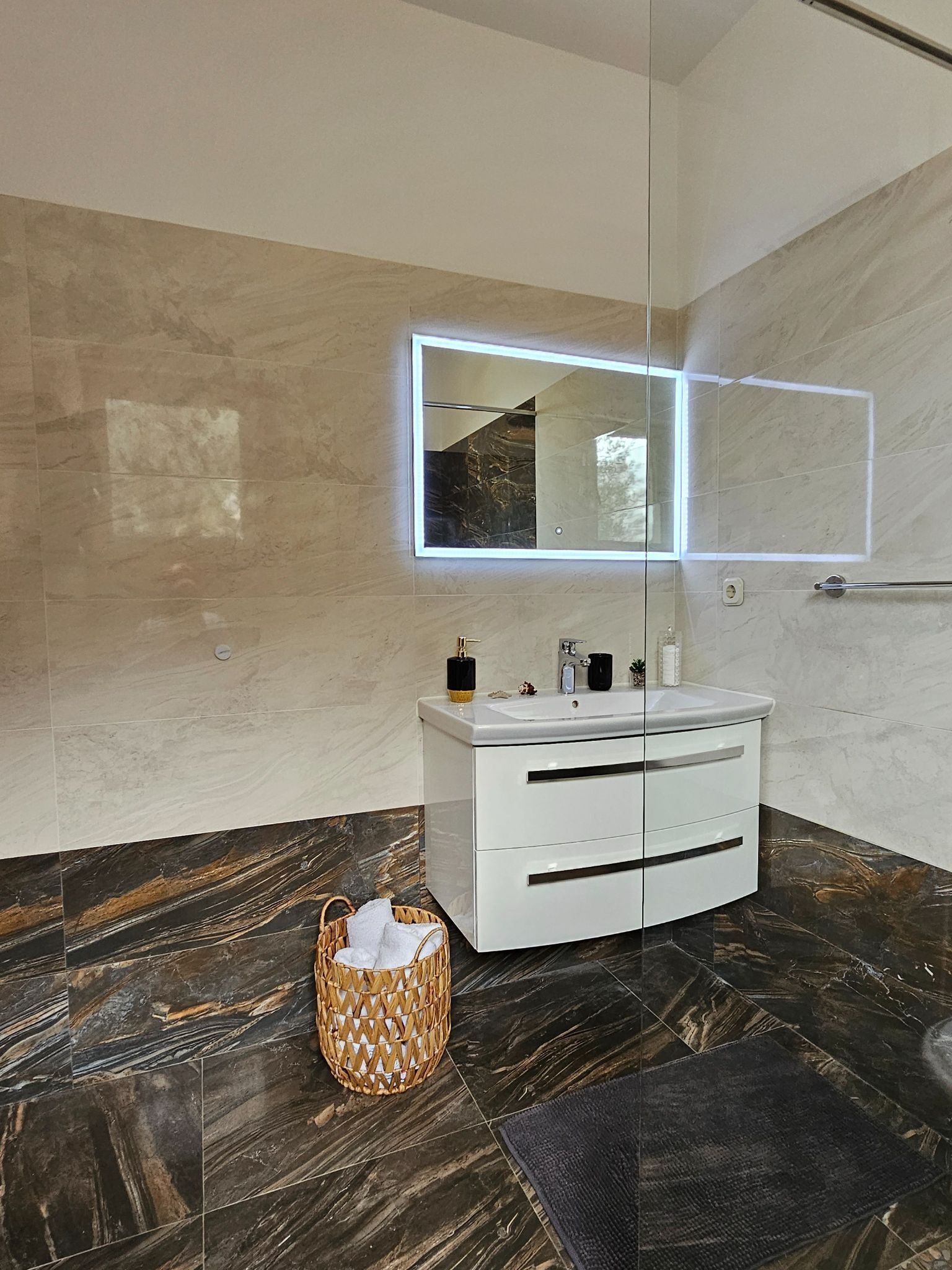 Ferienhaus (Three Bedroom Holiday Home) | Badezimmer