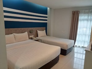 Deluxe Triple Room, Multiple Beds | Iron/ironing board, free WiFi, bed sheets - Mozu Hotel Sri Hartamas (Kuala Lumpur)