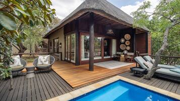 Suite de lujo, 1 cama King size, para no fumadores, vista al río | Terraza o patio