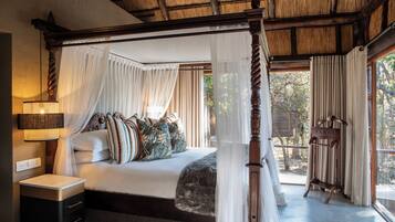 Suite de lujo, 1 cama King size, para no fumadores, vista al río | 1 habitación y artículos del minibar gratis