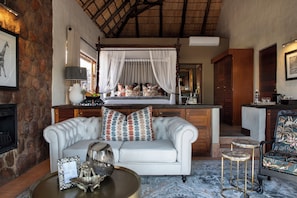 Suíte superluxo, 1 cama King, para não fumantes, vista para o rio | 1 quarto, frigobar (abastecido com alguns itens grátis)