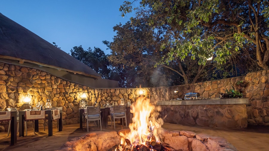 Ndlovu Safari Lodge