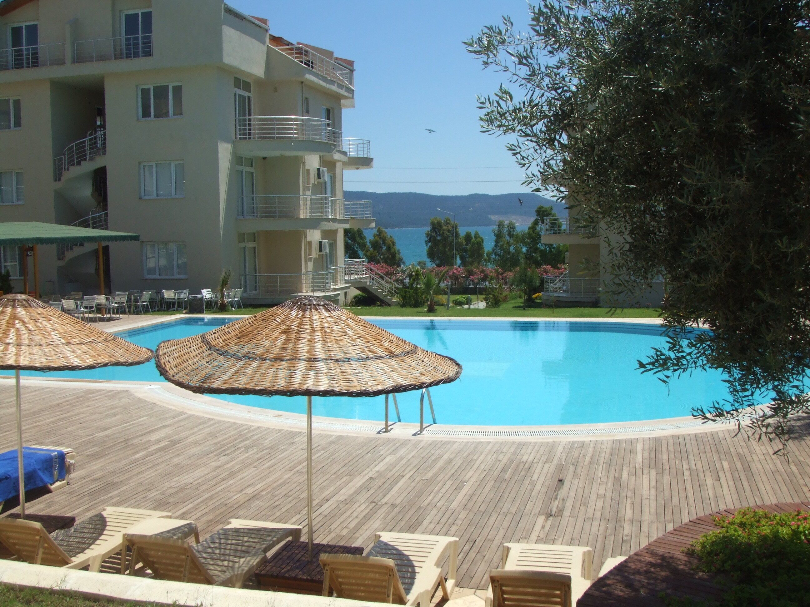 White Bay Resort 2 Bedrooms + 2 Bathrooms luxury beachfront aparts. max sleep 8