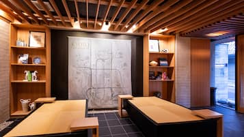 Área de estar no saguão