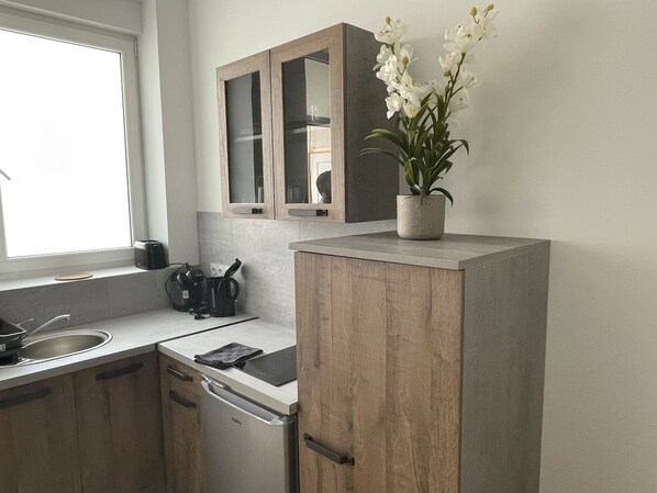 Stovetop, coffee/tea maker, toaster, cookware/dishes/utensils - Le 004 de L'avenue, Appartement Tout Confort (Roanne)