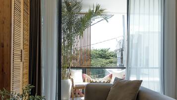 Smart TV 65-inci dengan saluran TV digital dan Netflix