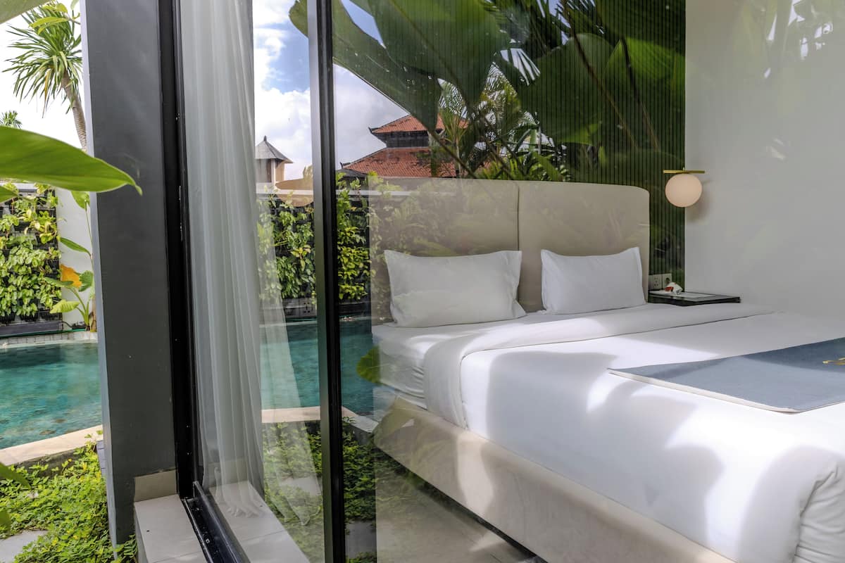 Luxury Apartment, Pool View