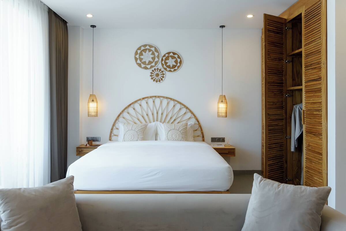 Premium bedding, pillowtop beds, minibar, in-room safe