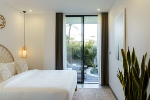 Premium bedding, pillow-top beds, minibar, in-room safe