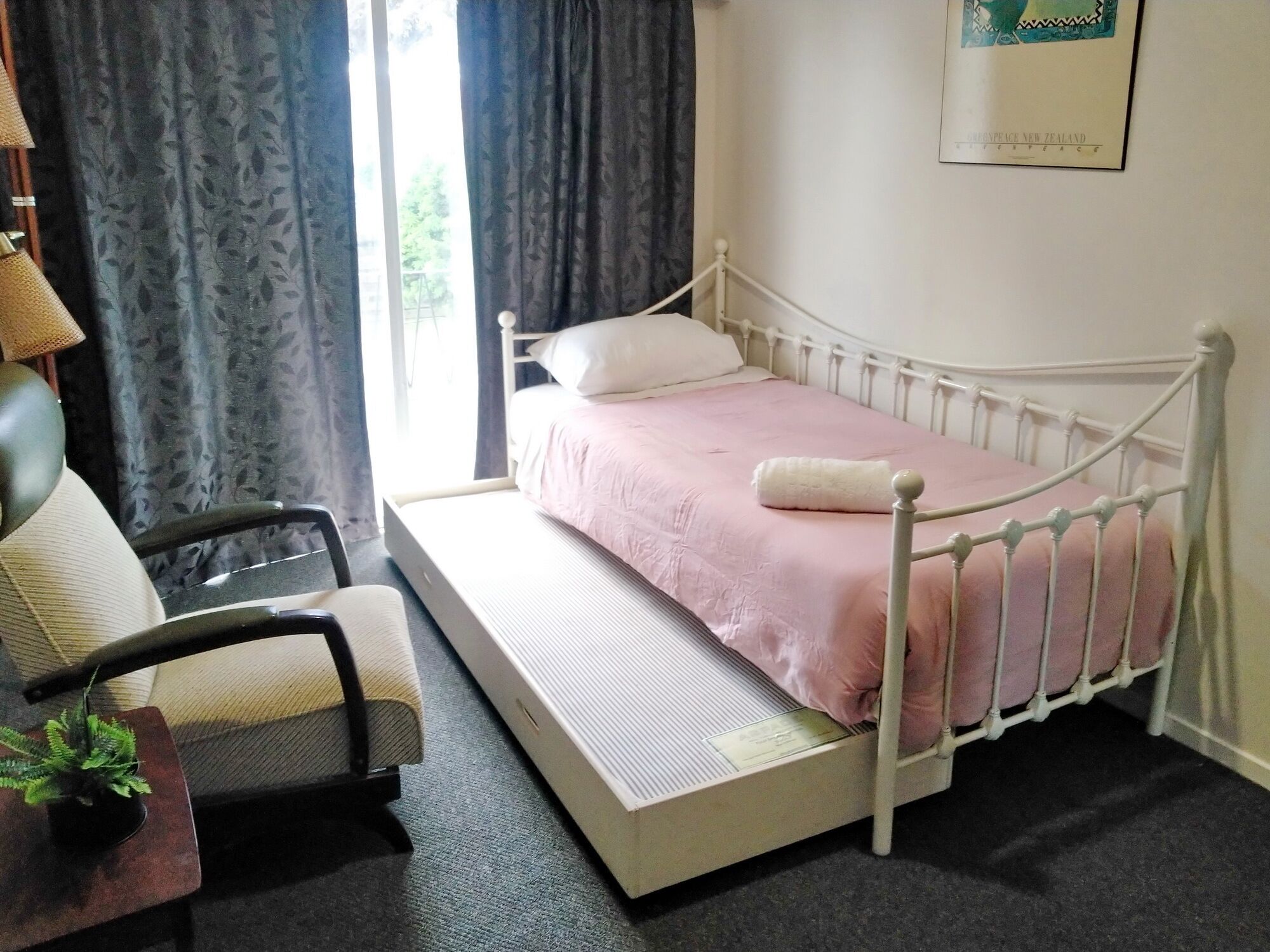 8 bedrooms, desk, iron/ironing board, travel crib
