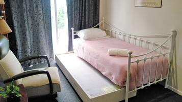 8 bedrooms, desk, iron/ironing board, travel crib