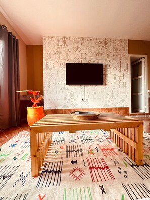 Comfort Room | Individually decorated, individually furnished, free WiFi, bed sheets - ART POiNT GUESTHOUSE (Tamri)