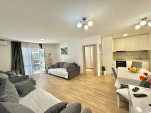 Family Apartment, Garden View | Living area