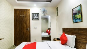 Unclassified image, 3 of 15, button - OYO Flagship The Vansh Balaji Hot (Faridabad)