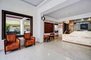 Lobby sitting area - Collection O THE SENATE HOTEL (Kanayannur)