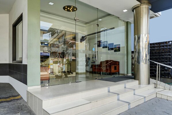 Property entrance - Collection O THE SENATE HOTEL (Kanayannur)