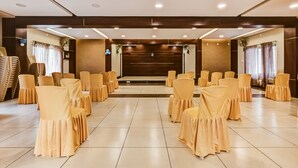 Banquet hall - Collection O Yashas Serviced Apartment (Mysore)