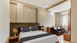 Classic Double Room | Bed sheets - Collection O Yashas Serviced Apartment (Mysore)