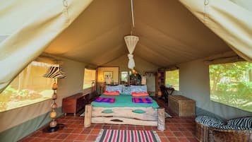 Hobley's 1 Queen Size Bed Tent | Free WiFi, bed sheets