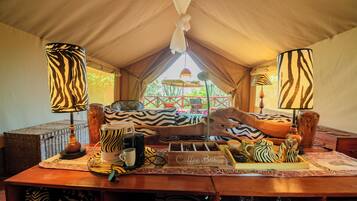 Hobley's 1 Queen Size Bed Tent | Free WiFi, bed sheets