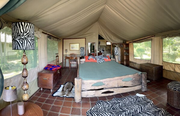 Telt – comfort (Hobley's 1 Queen Size Bed) | Sengetøy av topp kvalitet, dundyner, minibar og individuelt dekorert