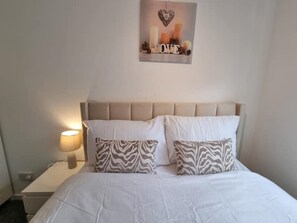 3 soverom, strykejern/-brett, wi-fi og sengetøy