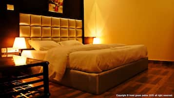 1 bedroom, desk, free WiFi, bed sheets