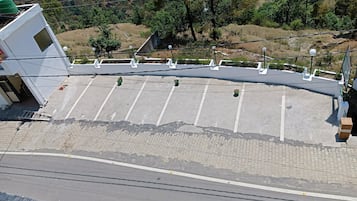 Bãi đậu xe tự phục vụ miễn phí