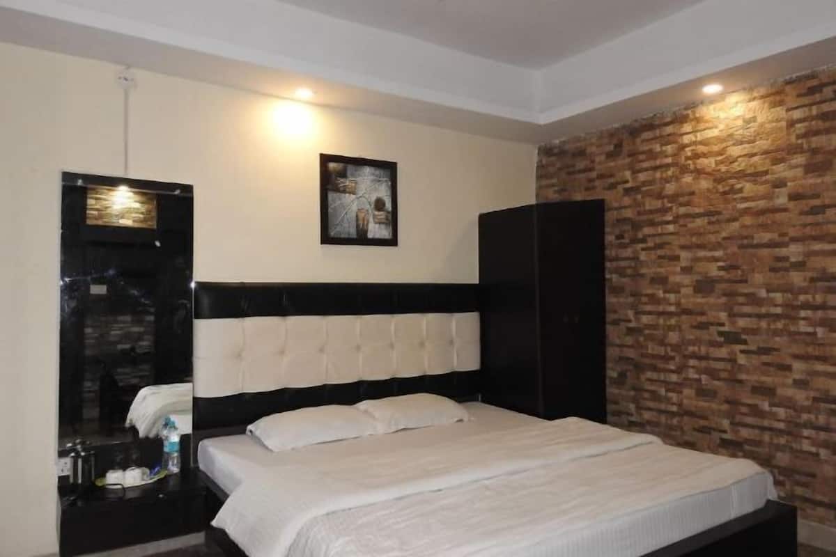 1 habitación, escritorio, wifi gratis y ropa de cama