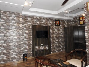Deluxe Double Room | 1 bedroom, desk, free WiFi, bed sheets
