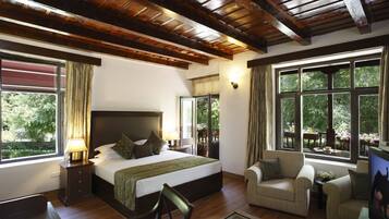 Deluxe Room, 1 King Bed, Non Smoking, Mountain View | 1 bedroom, blackout curtains, free WiFi