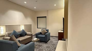 Suite, 1 King Bed, Corner | In-room safe, iron/ironing board, free WiFi, bed sheets