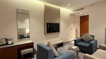 Suite, 1 King Bed, Corner | In-room safe, iron/ironing board, free WiFi, bed sheets
