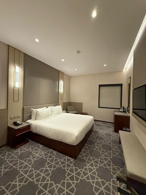 In-room safe, iron/ironing board, free WiFi, bed sheets - Diar Alkhalidiya Hotel (Makkah)