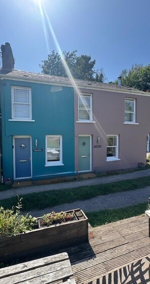 Exterior - Llansteffan - Dog Friendly 2-bed House, Sleeps 4 (Carmarthen)