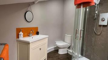 House | Bathroom | Shower, hair dryer, towels