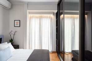 2 bedrooms, desk, iron/ironing board, travel cot - Acropolis Vibe Residence (Athina)
