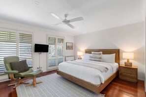 4 bedrooms, iron/ironing board, WiFi, bed sheets - Bliss at Jervis Bay - pet-friendly Vincentia home (Vincentia)